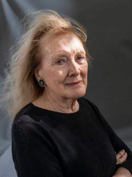 Congratulations #AnnieErnaux  for winning the 2022 Nobel Literature Prize today! She is an extraordinary woman, representing the voices of socially disadvantaged and of women themselves in her books. Bravo! @FranceinIndia