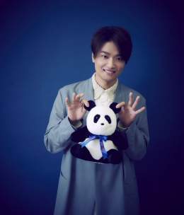 【anan特別編集 ミュージカル #エリザベート Anniversary Book発売！】東宝版初演で #ルドルフ に大抜擢、ミュージカルスターの座へと一躍駆け登った #井上芳雄 さん。今回は福岡公演のみですが、もはや当たり役の #トート をさらに魅力的に演じられるはず。#歴代ルドルフ #ananパンダ #エリザanan
