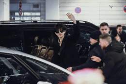 dont forget to wave goodbye to the ones who sincerely love you @Lanvin  #ChengYi  #ChengYiInParis  #ChengYiPFW23 #ChengYiLanvinFW23