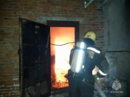 Омск. #россиявогне Очередной Склад сгорел. 1200 кв. м. Пишут, что склад хим. предприятия полностью уничтожен. Подробностей очень мало.
