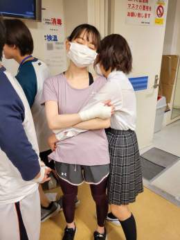 気がついたらギュっとされがちな山田 \ud83d\udc28  #未来への10カウント 第7話、明日5/26(木)よる9時放送です \ud83c\udf08  MG @miraten_tvasahi #吉柳咲良 ちゃん #コアラ状態 #山田杏奈
