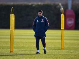 | Mikel Arteta in training at Colney ahead of #ARSBRE tomorrow #afc