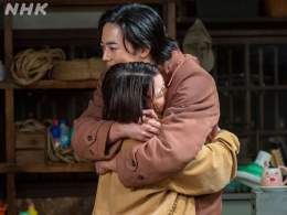 「ただいま」「おかえり」  自分の気持ちを素直に受け止め、思いが通じ合った二人。  #ちむどんどん #朝ドラ #竜星涼 #佐津川愛美 #中原丈雄