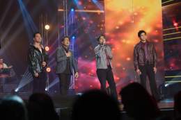 Tamang chill lang with their soothing voices... Martin, Erik and Kyle with Neocolours! Tamang tama for a laidback Sunday afternoon #All2getherKapamilya2