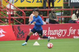 試合翌日の今日、クラブハウスにはたくさんのファン・サポーターの皆さんがお越しくださいました。#antlers  拍手やフラッグ、たくさんの横断幕で非常にいい雰囲気を作っていただき、そして、パワーをくださり本当にありがとうございました。  水曜日の福岡戦も、またともに。