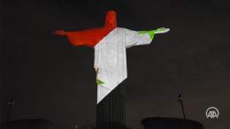 Christ the Redeemer statue in Brazil's Rio de Janeiro is illuminated with the flag of #Syria as well as messages to honor the victims of the #earthquakes