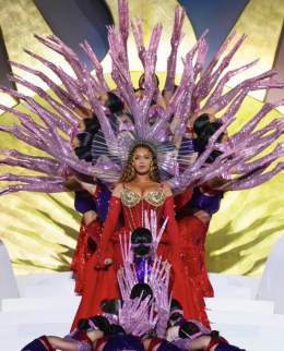 Beyonc&eacute; looks so urethral here