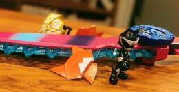 遊びなさい。ムラサメ。  はい。マザー。  ついに皆様のお手元にお届けが始まりました DX #ニンジャークソード ！ 是非、脳人ブレスやイヌブラザーと一緒に飾ってあげてくださいね！  #ドンブラザーズ #獣人を倒せる