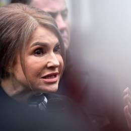 Оказывается, Юлия Тимошенко в ОАЭ неслучайно. Там живёт её дочь и внуки. Причём, живут они там с сентября 2021 года. Заблаговременно спрятала свою Жужу и зятя Артура Чечеткина.