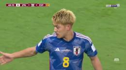 Ritsu Doan equalises for Japan with a brilliant strike to beat Unai Simon!  Should the keeper have done better there...?   #FIFAWorldCup #Qatar2022
