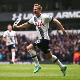 Harry Kane is the fastest player to hit 200 Premier League goals, reaching it in 304 games.   He&rsquo;s scored some stunners  [THREAD]   (via @SpursOfficial)