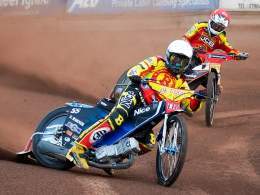 ! Zagar opened his account as our first race winner, leading home a 4-2 to secure our first heat advantage in heat . 15-9 after heats. Phil McGlynn #LEIBIR | #britishspeedway