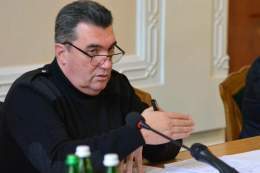 &laquo;Белорусы пока не поддаются&raquo;. Секретарь СНБО Украины &mdash; о белорусах, калиновцах и Лукашенко. Ну и заодно, одобрил лукашенко, что тот не поддается давлению путина. Мда   В Киеве ценят то, что Вооруженные силы Беларуси не принимают пря