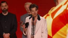Come on @Harry_Styles, we wanna say CONGRATS to you  We have a #GRAMMYs winner for Album of the Year!!