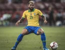 GABIGOL N&Atilde;O JOGARIA MENOS QUE O GABRIEL JESUS E MARTINELLI E SE BATESSE O P&Ecirc;NALTI HOJE, ELE FARIA.  O PRIMEIRO N&Atilde;O FEZ NADA, PEDIU PRA CAGAR E SAIU  O SEGUNDO FEZ UMA GRA&Ccedil;A CONTRA CAMAR&Otilde;ES E VIROU GAROTO PROPAGANDA D