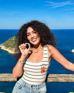 @Sugarbearpro ad. Yes I bring my @sugarbearpro vitamins with me everywhere! Just two gummies a day to keep my curls popping\ud83d\udc99\u2728 #sugarbearpro