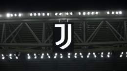 &laquo;Ювентус&raquo; лишили десяти очков в чемпионате Италии.  Туринский клуб опустился со второй на седьмую строчку в турнирной таблице: