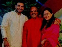 Agree or not, shiv looks a little like his father   HBD SHIV CHE BABA