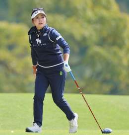 青木瀬令奈、4打差2位浮上！「弱みを改善するより、強みを増やす」最終日逆転Vへ【女子ゴルフ】：中日スポーツ・東京中日スポーツ   #ゴルフ #青木瀬令奈
