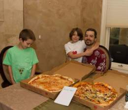 13 years ago, Laszlo Hanyecz, a Floridian programmer, bought 2 Papa John's pizzas for 10,000 $BTC. Today, those pizzas would be valued at $267 million.  Happy #Bitcoin Pizza Day, everyone!