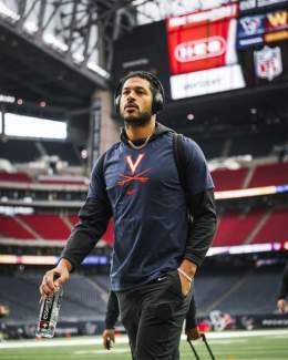 The Hokie supporting @UVAFootball   @LoganThomasSr_6  | #FootballIsFamily