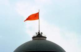 Флаг СССР развевается над Кремлём. 1985 г.