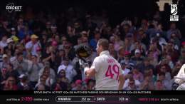 We are watching a modern-day legend!   Century No.30 for Steve Smith! #PlayOfTheDay  #AUSvSA | @nrmainsurance