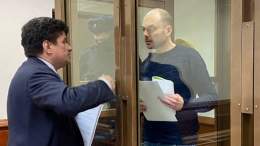 В Мосгорсуде с последним словом выступил российский оппозиционер, автор "списка Магнитского" Владимир Кара-Мурза. Обвинение запросило для него 25 лет лишения свободы. Адвокат рассказал о процессе и заявил, что не видит признаков благополучного исхода