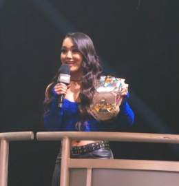 Can i just say Roxanne is so pretty!! #WWENXT