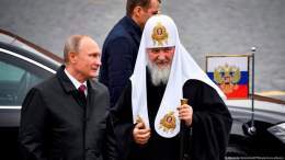Кровавый московский патриарх кирилл призвал установить "рождественское перемирие"   Кадило крутится, лавэха мутится. В другие дни у гундяева почему-то не нашлось слов о кощунстве и греховности убийства единоверцев, но в один из самых прибыльных для