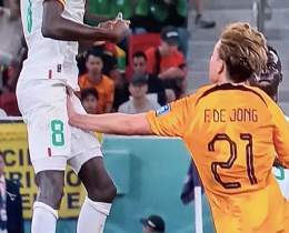 De Jong's trying to see if he's lengthy