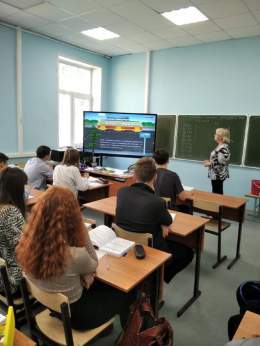 В рамках национального проекта "Образование" учение Школы № 9 принимают активное участие во Всероссийском образовательном проекте &laquo;Урок Цифры&raquo;. Занятия проходят в кабинетах Цифровой образовательной среды (ЦОС).