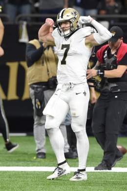 Taysom Hill is a very unique player. In 5 seasons with the Saints he&rsquo;s totaled:  As a Passer: 172/268 ATT 2025 Yards 8 TDs 64.2% Comp%  As a Rusher: 233 Carries 1299 Yards (5.57 YPA) 18 Rushing TDs  As a receiver: 35 Rec 390 Yards (11.1 YPC) 7 