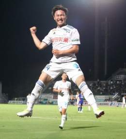 ブログ更新： ゴールを喜ぶアルビレックス新潟MF三戸舜介の写真がとても絶妙   #albirex
