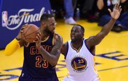 LeBron James is now 0-3 against Draymond Green in game 5s