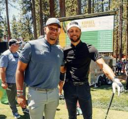 Patrick Mahomes x Stephen Curry.   One of the most iconic photos of all time