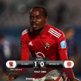 #CAFCL Mapumziko, Wydad Casablanca wako nyuma dhidi ya wenyeji Al Ahly kwenye mchezo wa kwanza wa fainali ya Klabu  Bingwa Afrika mjini Cairo.  Je, Al Ahly wataweza kuondoka na ushindi hapa?  #CAFCLFinal #AlAhly #WydadCasablanca