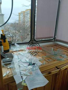 Русские оккупанты обстреляли сегодня украинский Белгород. Выбиты стекла в домах, разбиты машины.