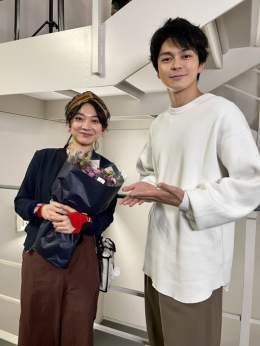 こちらはチェリーさんこと大山さくら役、三浦透子さんのアップ。  クランクインの時は汗だくだったのにもう秋も深まった頃のアップでした。  #エルピス