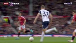 الهدف الأول لتوتنهام عن طريق جونسون بعد مجهود خيالي من فان دي فين
