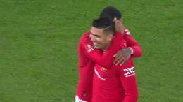 CASEMIRO FROM DISTANCE FOR HIS SECOND GOAL