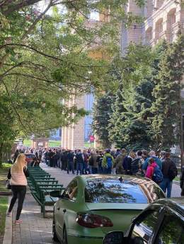Ukrposhta will release Russian warship go F yourself 2.0 stamp "Russian warship-done" at 14PM today. But ppl are lined up at Kyiv's central post office since 7AM  1st stamp showed  \ud83c\uddfa\ud83c\udde6border guard saying legendary words to  \ud83