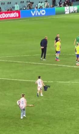 Leo Perisić, Ivan&rsquo;s son, running over to console Neymar Jr in tears.  #Qatar2022  This video is simply great