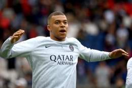 BREAKING: Kylian Mbapp&eacute; has been left out of Paris Saint-Germain squad for the pre-season tour in Japan   Decision made by PSG tonight.