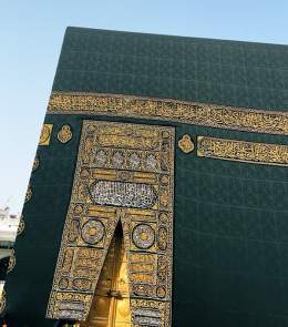 من عند الكعبة المشرفة    كل من جات عينه على هذي التغريدة .. أسأل الله أن يغفر ذنبك ويقضي دينك ويجلي همّك    #ليله_القدر_خير_من_الف_شهر  #الهلال_النصر #عيد_الفطر