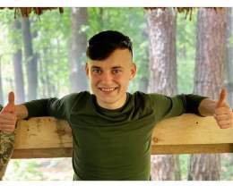 #СучасніГерої В цей день 1999 року народився Євген Пальченко &mdash; Герой України (2022), лейтенант ЗСУ, ком.танк.роти 59 ОМПБр, Наприкінці лютого 2022, допоміг бригаді вийти з оточення під Олешками, 3 дні утримував оборону мосту, знищив ворожу техн