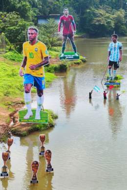 #FIFAWorldCup fever has hit Kerala   Giant cutouts of Neymar, Cristiano Ronaldo and Lionel Messi popped up on a local river ahead of the tournament.  12 days to go until #Qatar2022