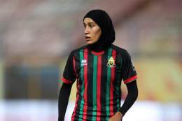 نُهيلة بنزينة ستصنع التاريخ في كأس العالم FIFA للسيدات أستراليا ونيوزيلندا 2023  نجمة المغرب ستكون أول لاعبة تشارك في منافسات البطولة مرتدية حجاب الرأس   @EnMaroc