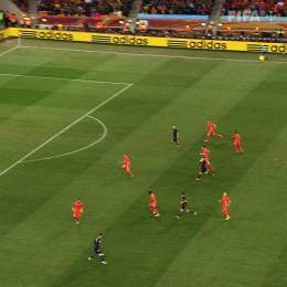 2010年南アフリカ大会のアンドレス・イニエスタの決勝ゴール！  あの時のスペインも、今回のアルゼンチン同様にグループステージの初戦は負けていました...