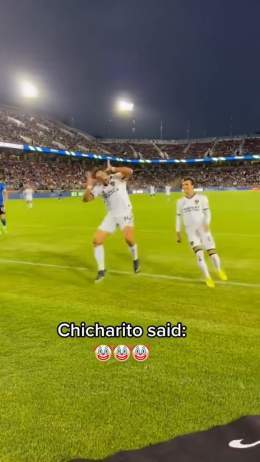 Throwback to when Chicharito responded to San Jose Earthquake&rsquo;s banner calling LA clubs &ldquo;clowns&rdquo; with his own celebration   (via @LAGalaxy)
